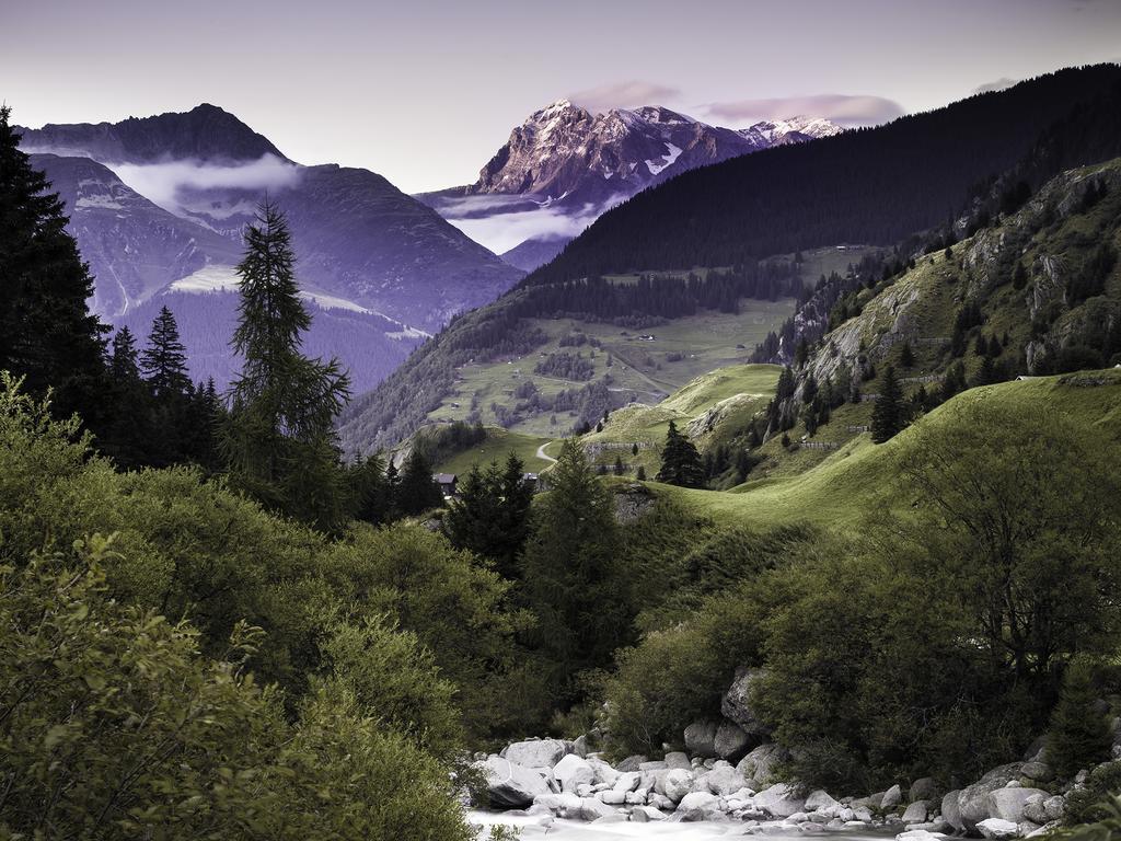 Nangijala Hostel Disentis Exteriör bild