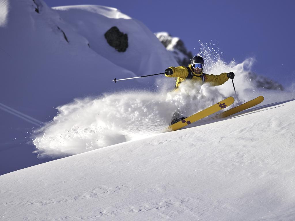 Nangijala Hostel Disentis Exteriör bild