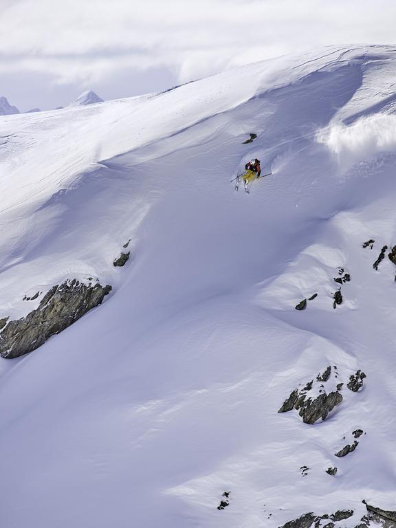 Nangijala Hostel Disentis Exteriör bild